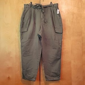 GAP Pleated Cypress Cargo Pants